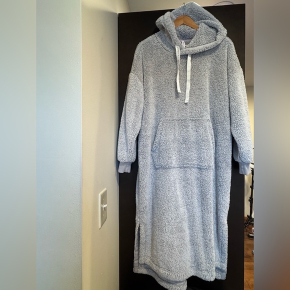 Joyspun Other - JOYSPUN Cozy Gray Hooded Fleece Robe/Snuggie